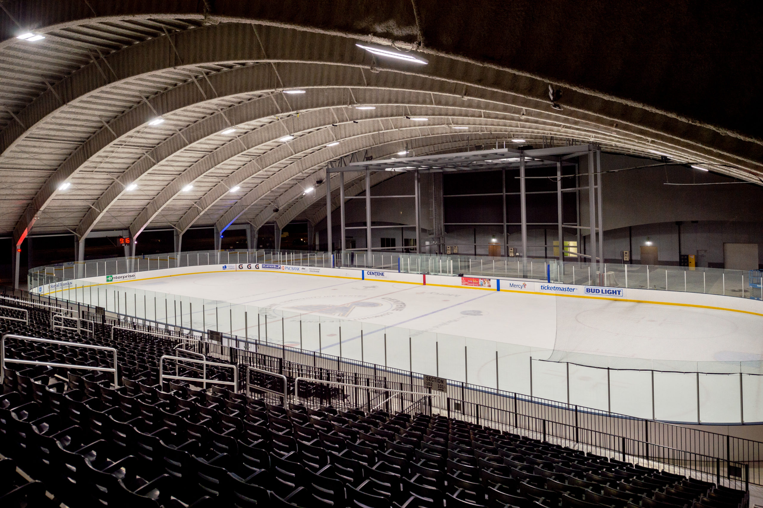 barn hockey rink